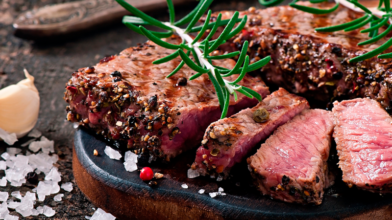 Зачем ритейлу свои мясные полуфабрикаты?